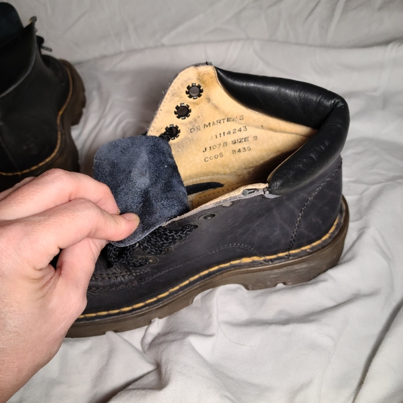 Dr Martens vintage late 80s or early 90s black leather boot. Sz 3UK, sz 5 US. - Picture 7 of 12